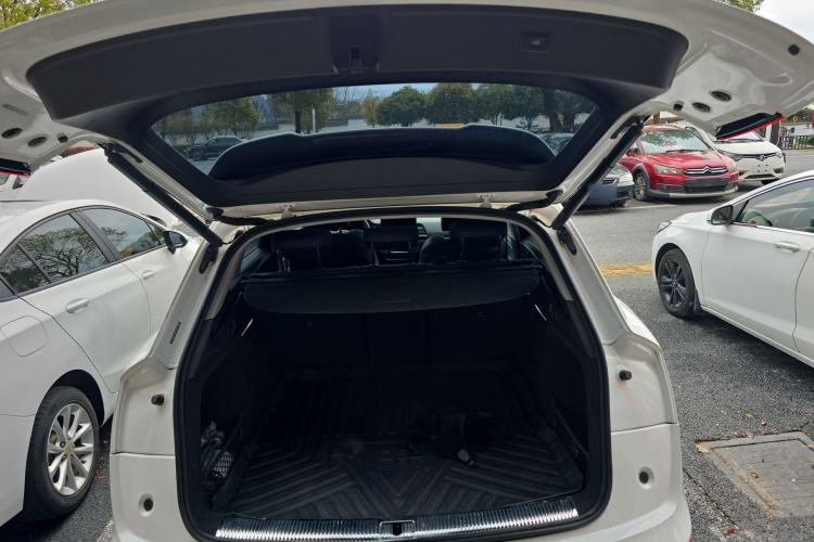 Used Audi Q5L 2022 40T RS Package Performance Model Trunk