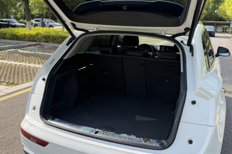 Used Audi Q5L 2022 40T Luxury Dynamic Model Trunk