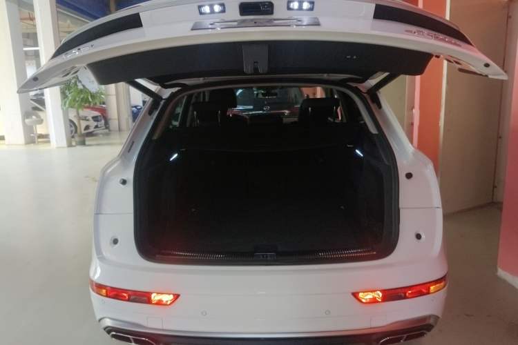 Used Audi Q5L 2022 40T Luxury Dynamic Model Trunk