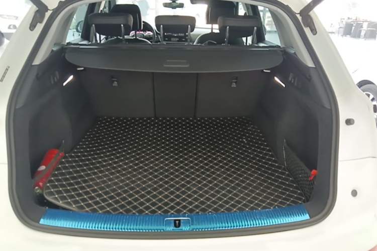 Used Audi Q5L 2022 40T Fashionable and Elegant Model Trunk