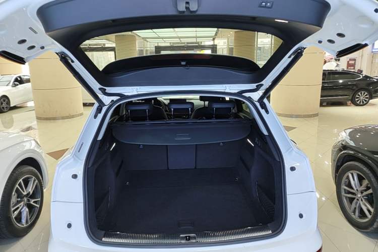 Used Audi Q5L 2022 Updated Version 40T Luxury Elegant Edition Trunk