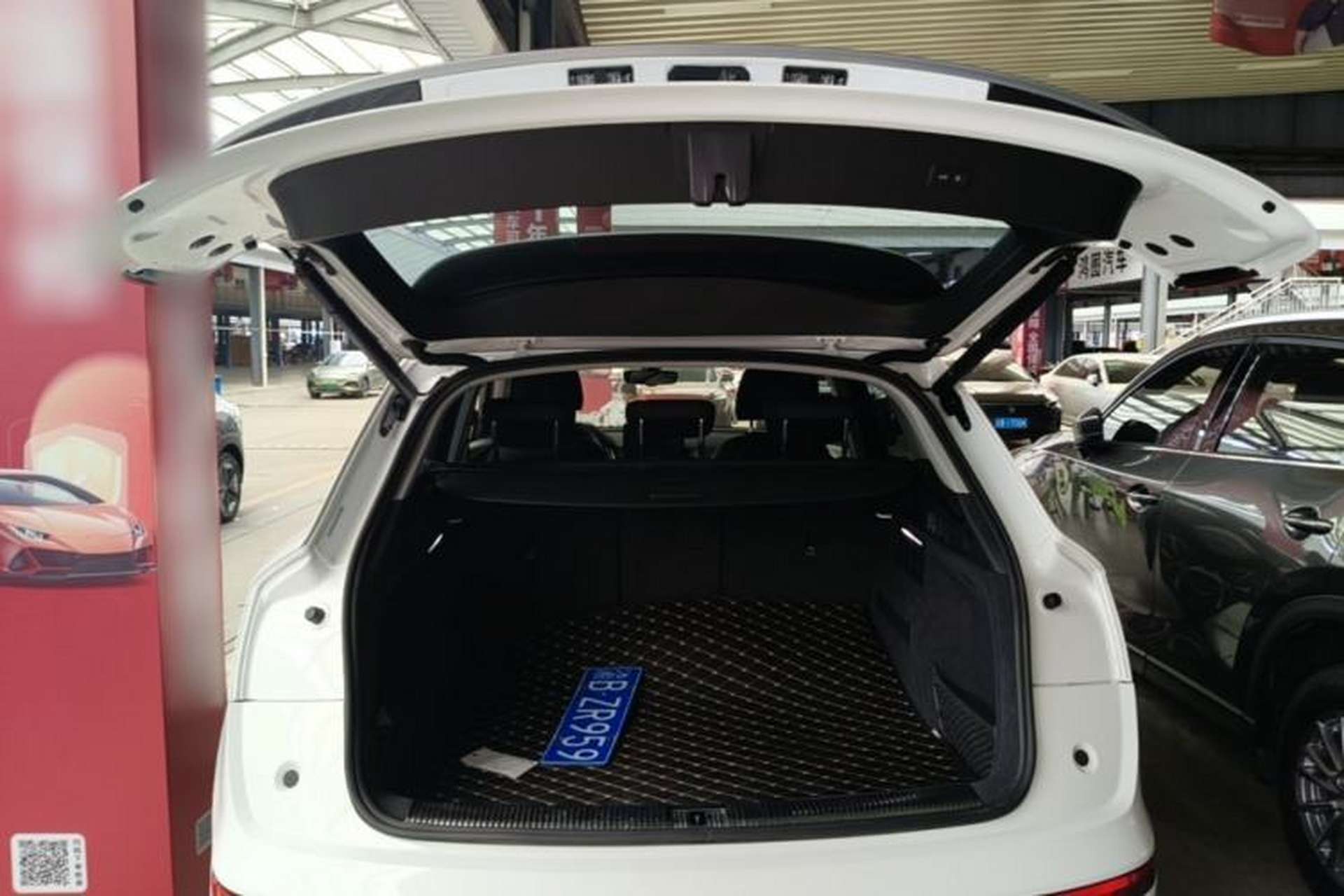 Used Audi Q5L 2022 40T Luxury Elegant Model Trunk