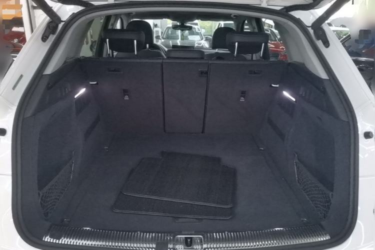 Used Audi Q5L 2022 40T Fashionable and Dynamic Model Trunk