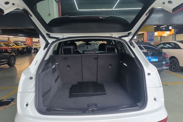 Used Audi Q5L 2022 40T Fashionable and Dynamic Model Trunk