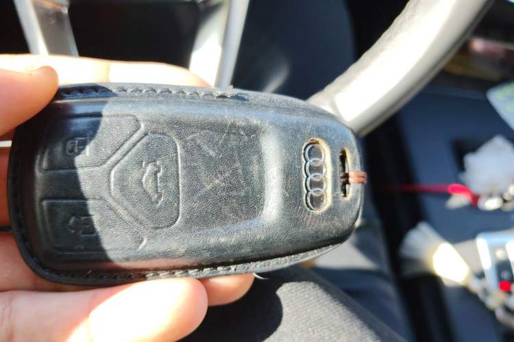 Used Audi Q5L 2022 40T Luxury Elegant Model Vehicle Key