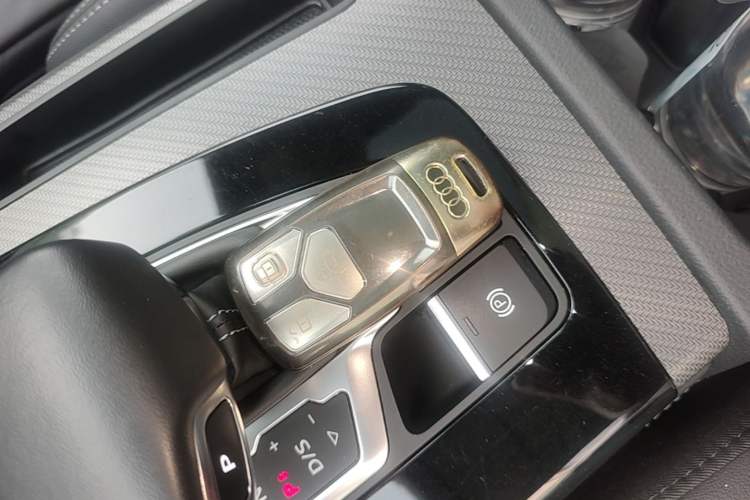 Used Audi Q5L 2022 Updated 40T Luxury Dynamic Edition Vehicle Key
