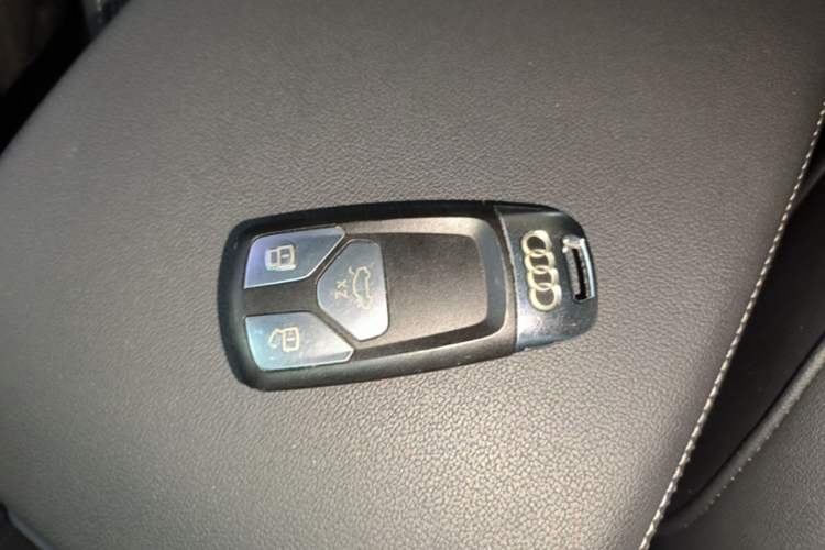 Used Audi Q5L 2022 40T Luxury Dynamic Model Vehicle Key
