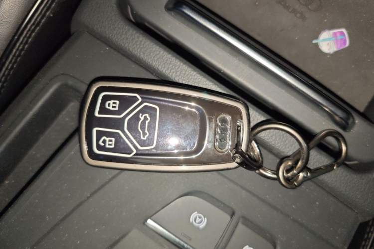 Used Audi Q5L 2022 Updated 45T Luxury Dynamic Version Vehicle Key