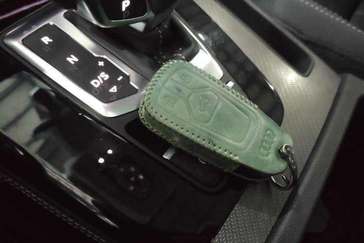 Used Audi Q5L 2022 Updated 40T Luxury Dynamic Edition Vehicle Key