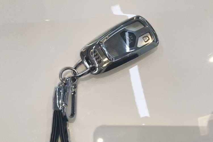 Used Audi Q5L 2022 40T Fashionable and Dynamic Model Vehicle Key