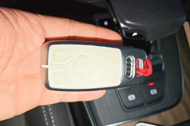 Used Audi Q5L 2022 Updated Version 40T Luxury Elegant Edition Vehicle Key