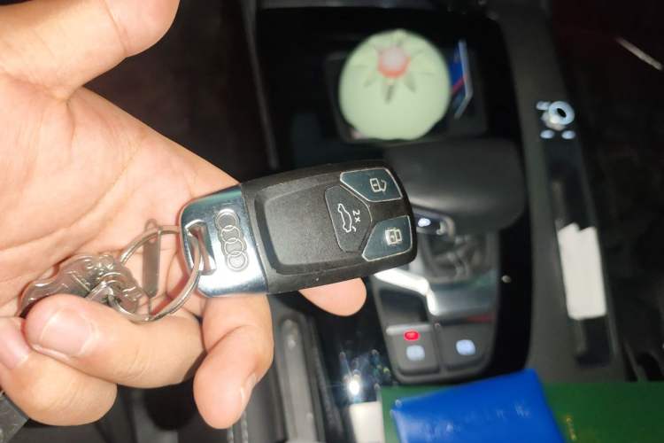 Used Audi Q5L 2022 40T Fashionable and Dynamic Model Vehicle Key
