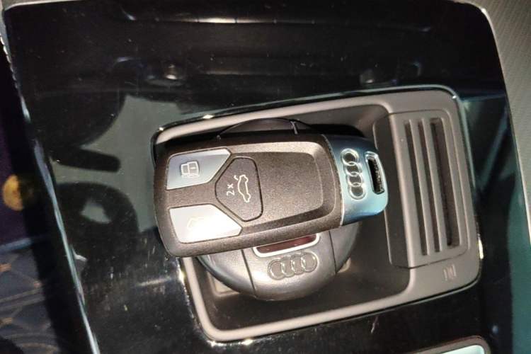 Used Audi Q5L 2022 45T Luxury Dynamic Model Vehicle Key
