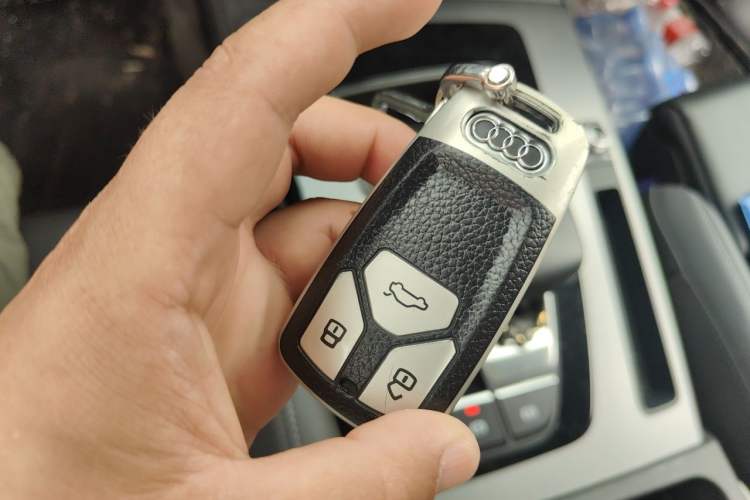 Used Audi Q5L 2022 40T Fashionable and Dynamic Model Vehicle Key