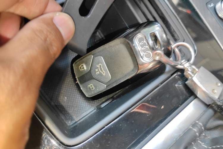 Used Audi Q5L 2022 40T Luxury Dynamic Model Vehicle Key