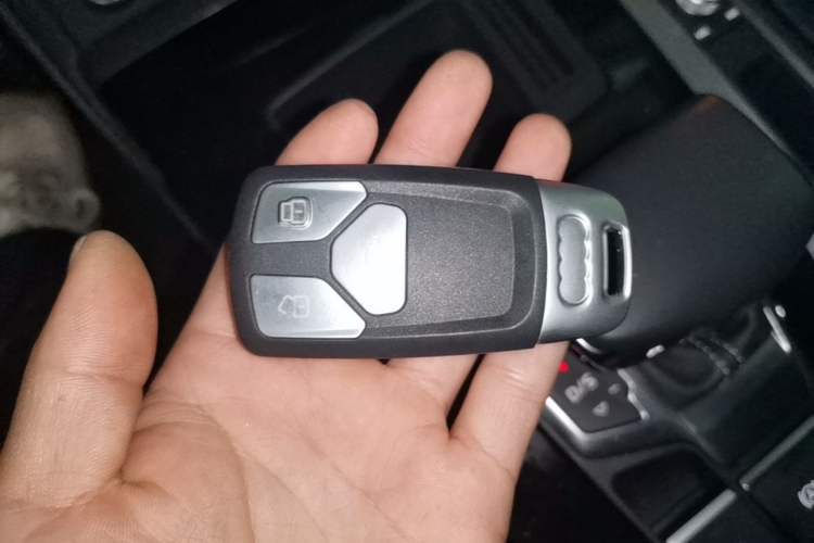 Used Audi Q5L 2022 40T Fashionable and Dynamic Model Vehicle Key