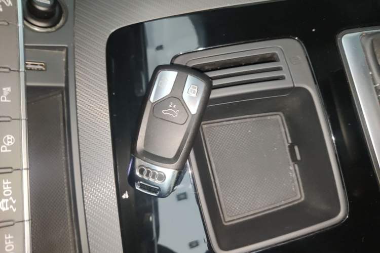 Used Audi Q5L 2022 Updated 40T Luxury Dynamic Edition Vehicle Key