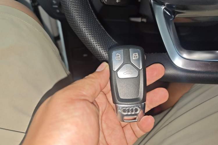 Used Audi Q5L 2022 Updated 40T Luxury Dynamic Edition Vehicle Key