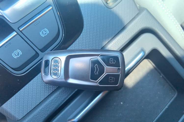 Used Audi Q5L 2022 45T Luxury Dynamic Model Vehicle Key