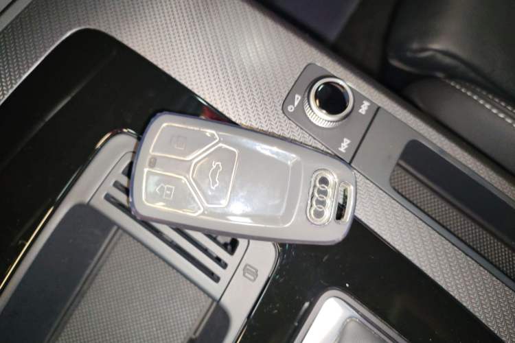 Used Audi Q5L 2022 Updated 45T Luxury Dynamic Version Vehicle Key