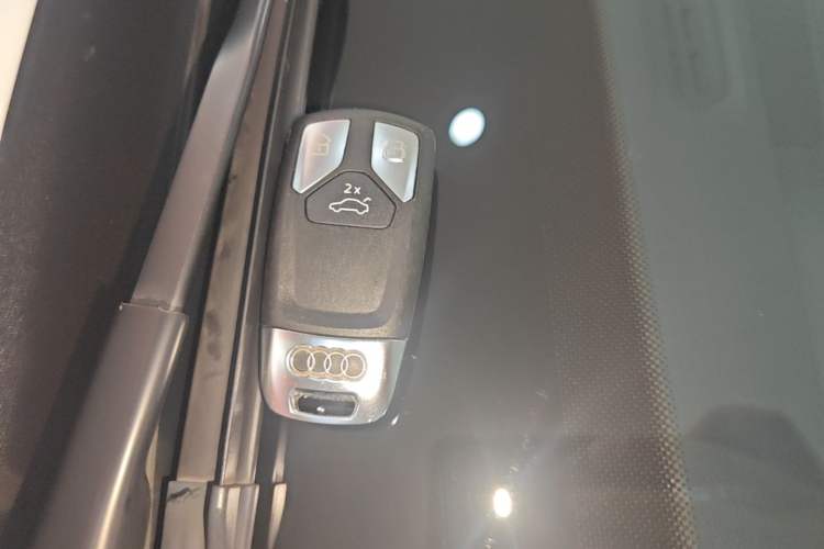Used Audi Q5L 2022 Updated 40T Luxury Dynamic Edition Vehicle Key