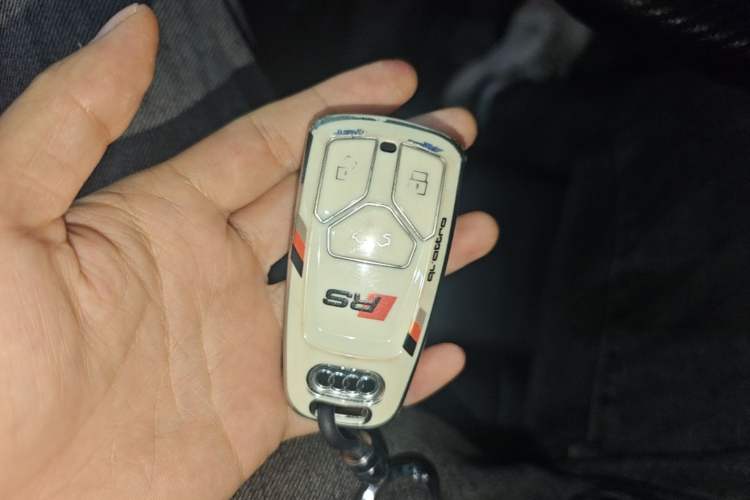 Used Audi Q5L 2022 40T Luxury Dynamic Model Vehicle Key