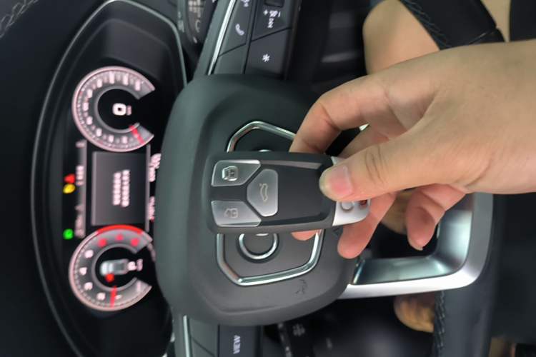 Used Audi Q5L 2022 40T Fashionable and Dynamic Model Vehicle Key