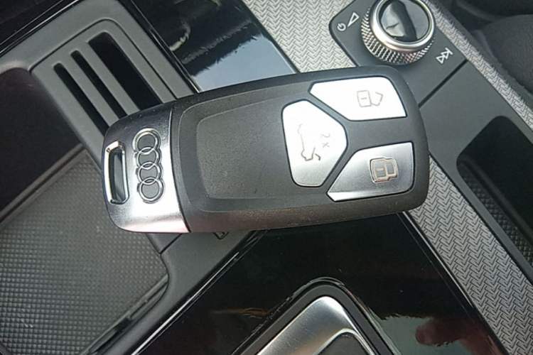 Used Audi Q5L 2022 40T Luxury Dynamic Model Vehicle Key
