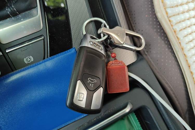 Used Audi Q5L 2022 40T Fashionable and Dynamic Model Vehicle Key