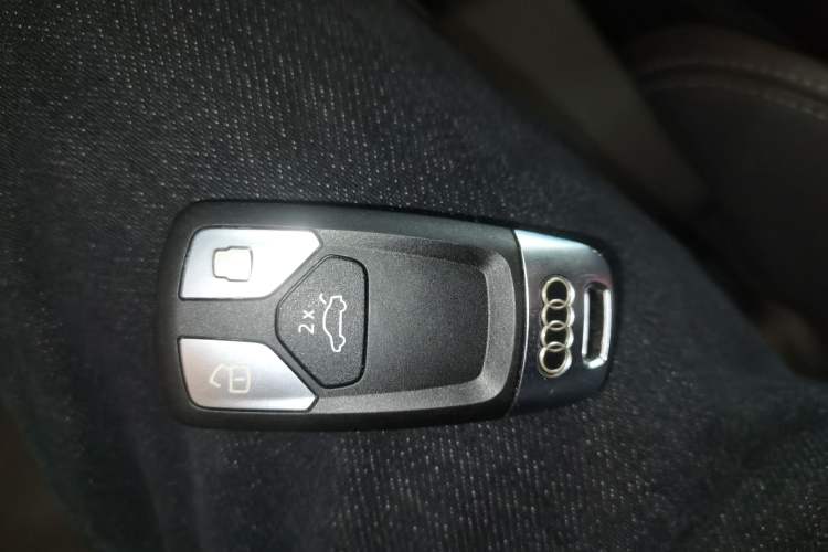 Used Audi Q5L 2022 40T Fashionable and Dynamic Model Vehicle Key