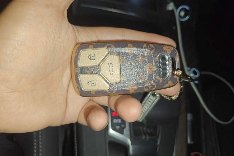 Used Audi Q5L 2022 Updated Version 40T Luxury Elegant Edition Vehicle Key
