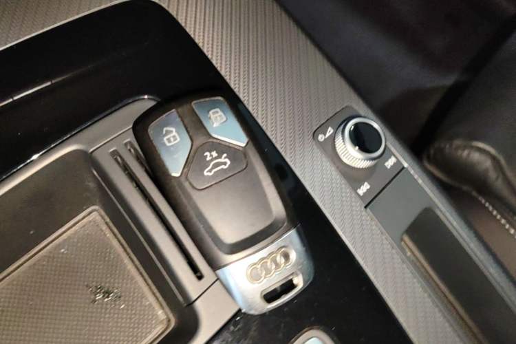 Used Audi Q5L 2022 40T Luxury Dynamic Model Vehicle Key