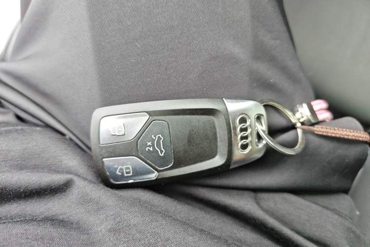 Used Audi Q5L 2022 Updated 40T Luxury Dynamic Edition Vehicle Key