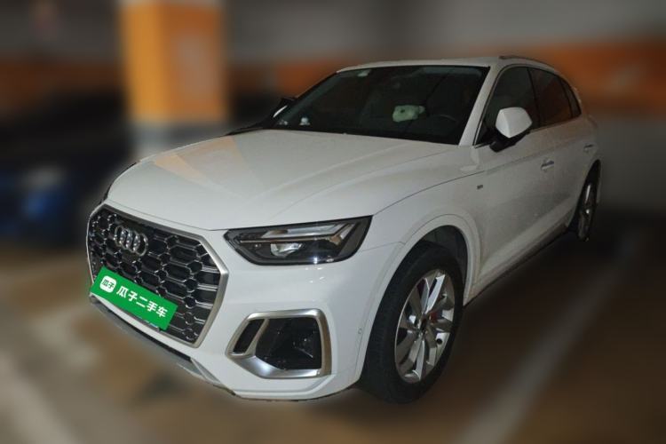 Używany Audi Q5L 2022 40T Luxury Dynamic Model Guazi used car, China used car export, Used car for sale, Used cars, Cheapest cars for sale
