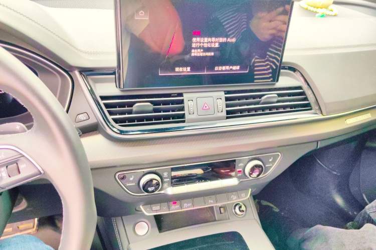 Used Audi Q5L 2023 40T Luxury Dynamic Model Audio And AC Panel