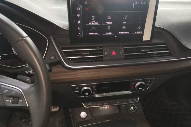 Used Audi Q5L 2023 40T Luxury Elegant Model Audio And AC Panel