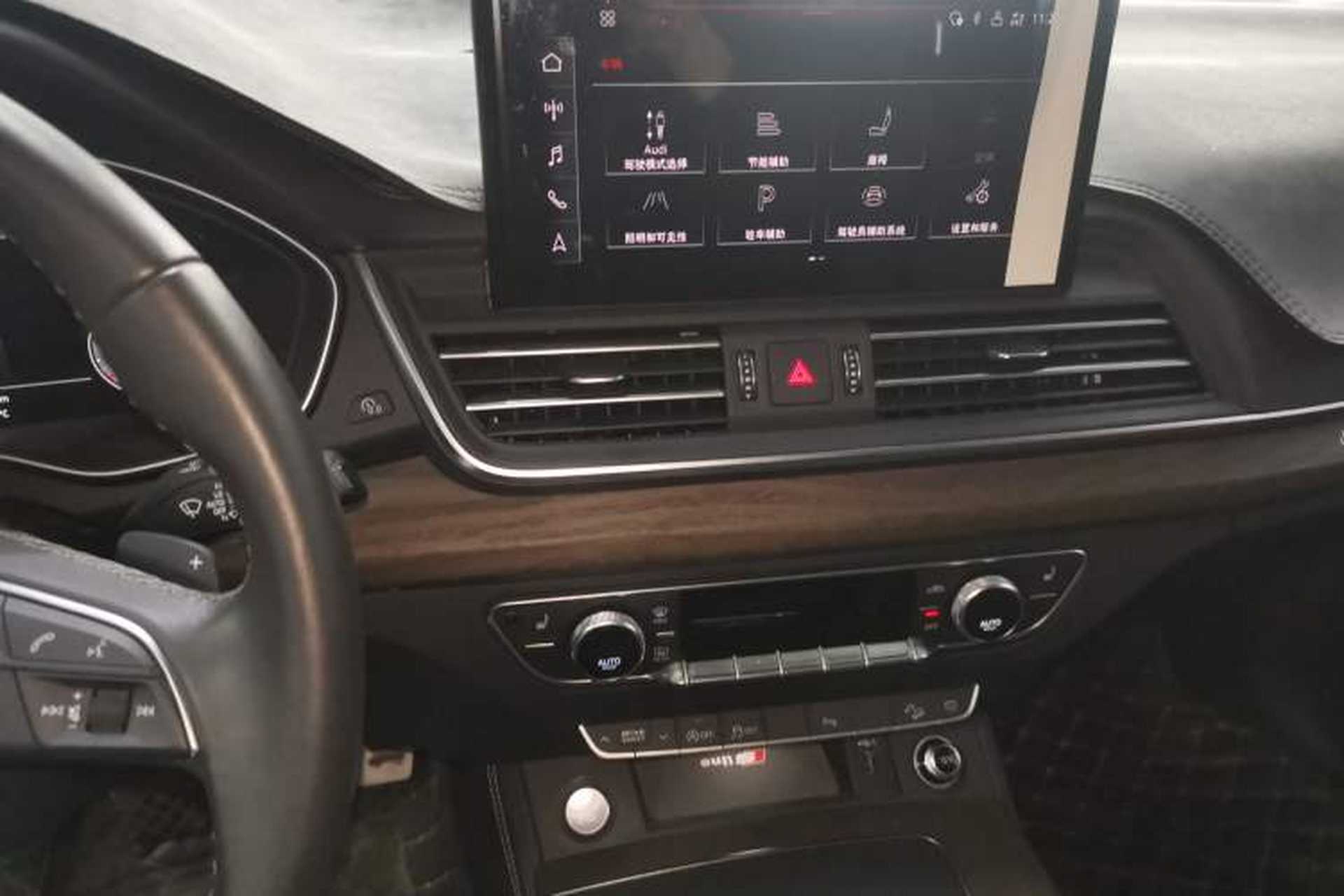 Used Audi Q5L 2023 40T Luxury Elegant Model Audio And AC Panel