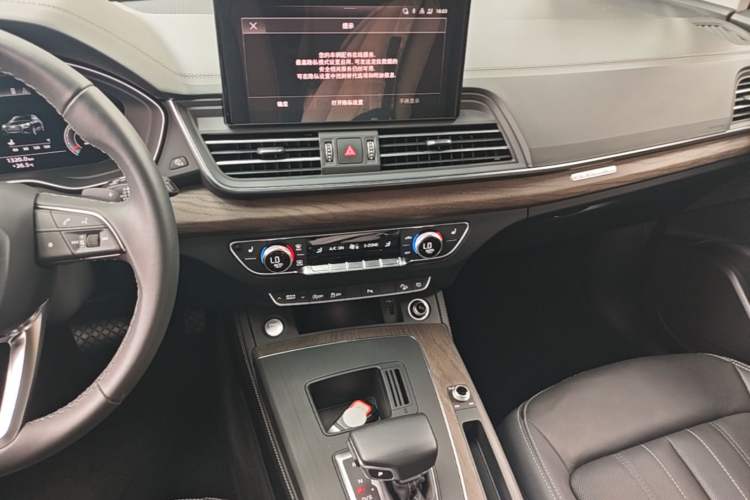 Used Audi Q5L 2023 40T Luxury Elegant Model Audio And AC Panel