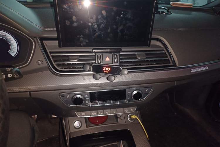 Used Audi Q5L 2023 45T Luxury Dynamic Model Audio And AC Panel