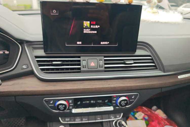 Used Audi Q5L 2023 40T Fashionable and Elegant Version Audio And AC Panel