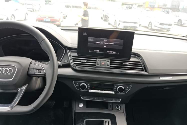 Used Audi Q5L 2023 40T Luxury Dynamic Model Audio And AC Panel