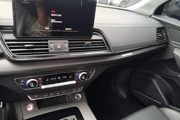 Used Audi Q5L 2023 45T Luxury Dynamic Model Audio And AC Panel