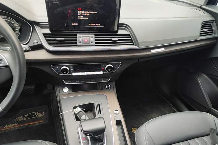Used Audi Q5L 2023 40T Luxury Elegant Model Audio And AC Panel