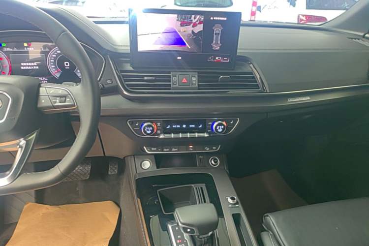 Used Audi Q5L 2023 40T Luxury Dynamic Model Audio And AC Panel