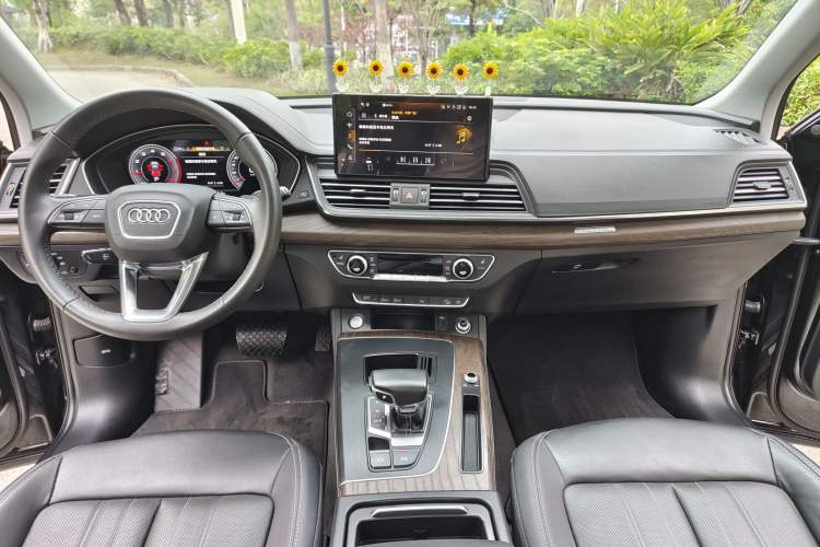 Used Audi Q5L 2023 40T Luxury Elegant Model Audio And AC Panel