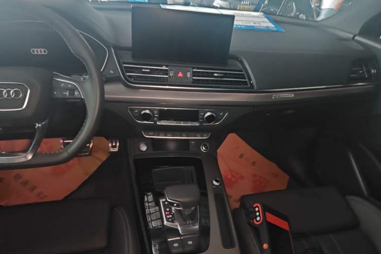 Used Audi Q5L 2023 40T Luxury Dynamic Model Audio And AC Panel