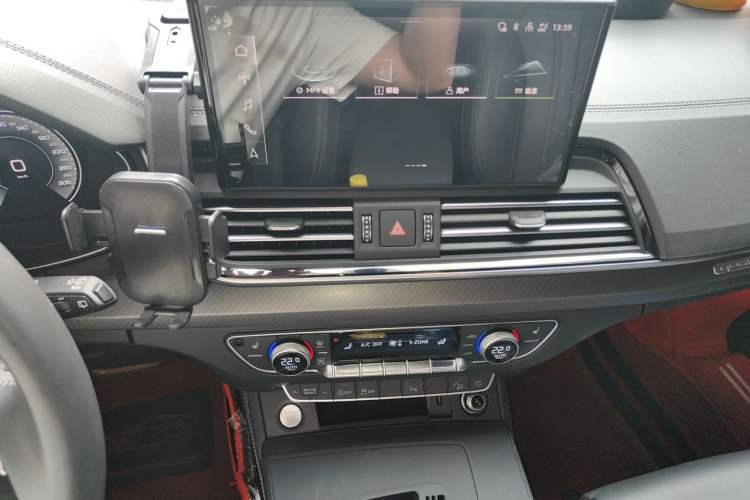 Used Audi Q5L 2023 40T Luxury Dynamic Model Audio And AC Panel