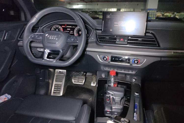 Used Audi Q5L 2023 40T Luxury Dynamic Model Audio And AC Panel