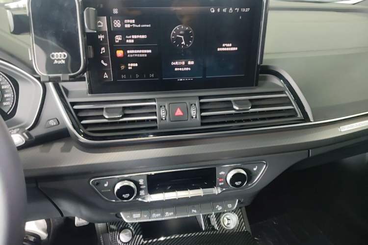 Used Audi Q5L 2023 40T Luxury Dynamic Model Audio And AC Panel