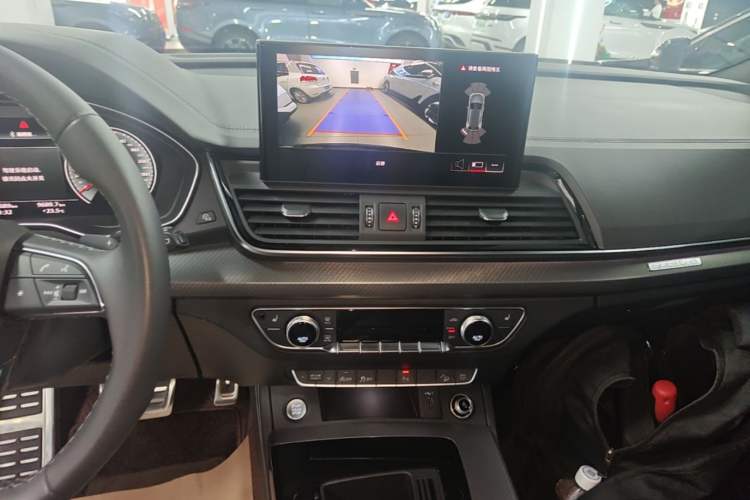 Used Audi Q5L 2023 40T Luxury Dynamic Model Audio And AC Panel